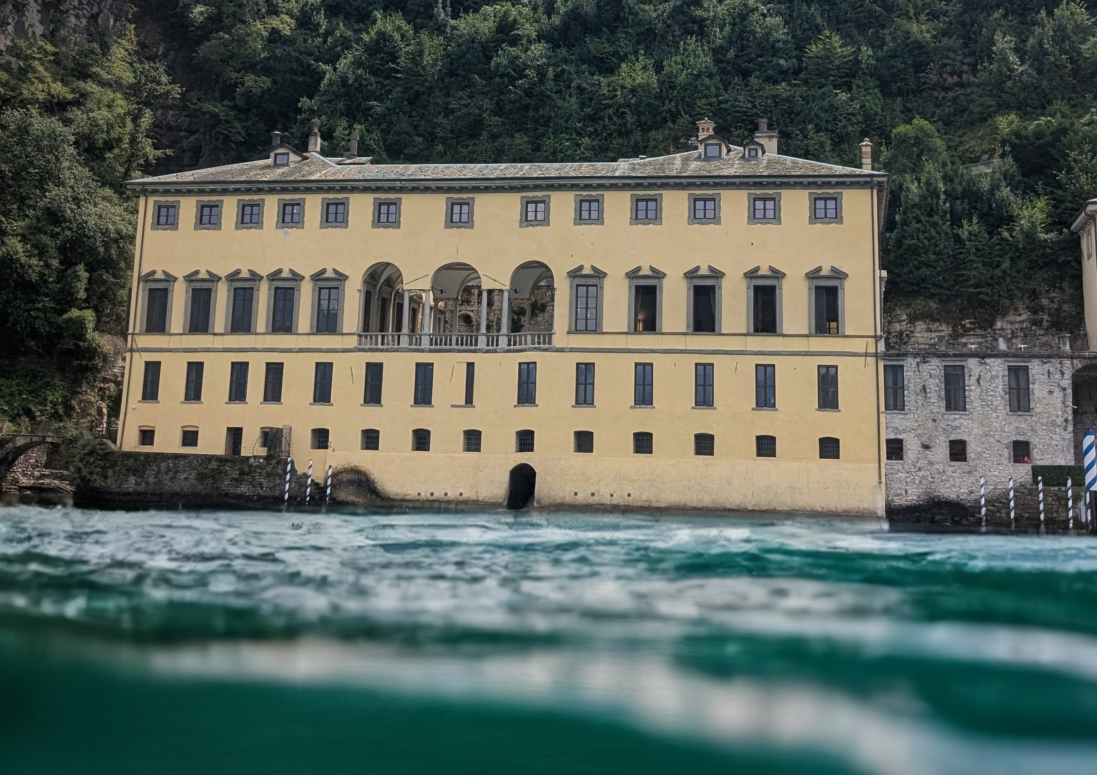 Lo spettacolare tour del Lago di Como a bordo di Brunello